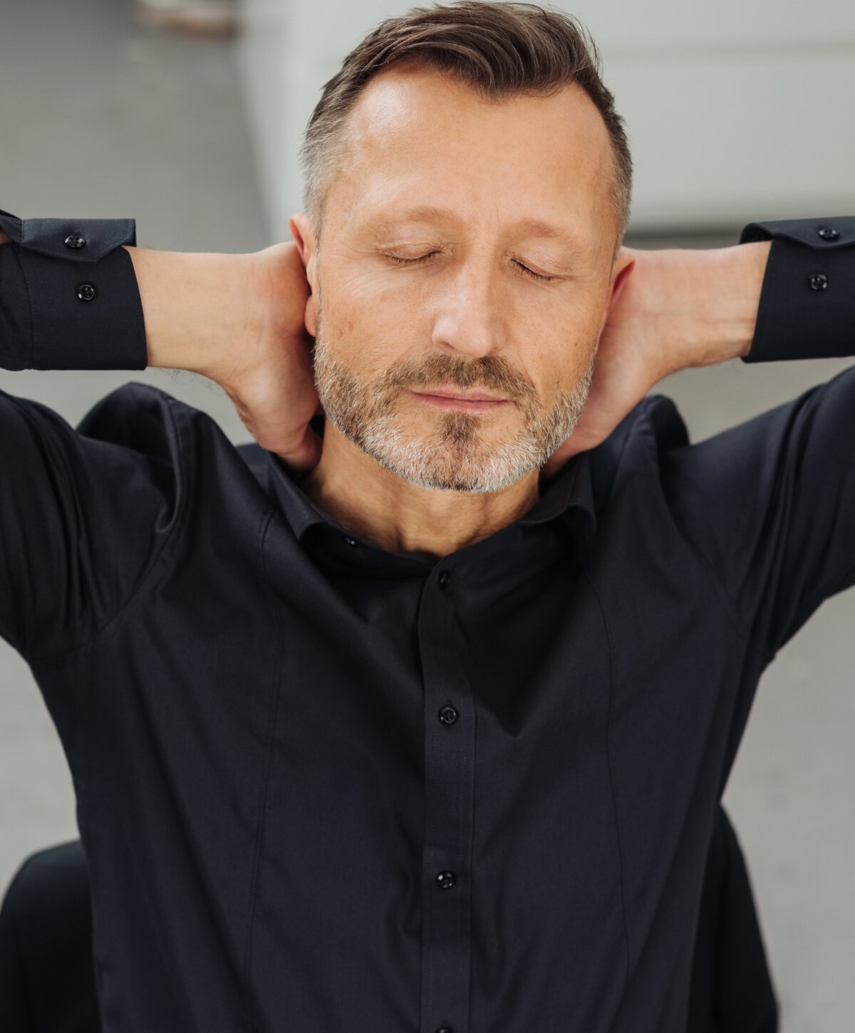 Hollywood runny nose treatment patient with eyes closed